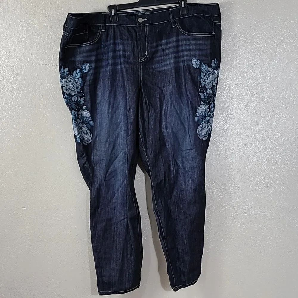 Torrid Premium skinny jeans floral embroidered Size 26R Cottagecore Jeans
